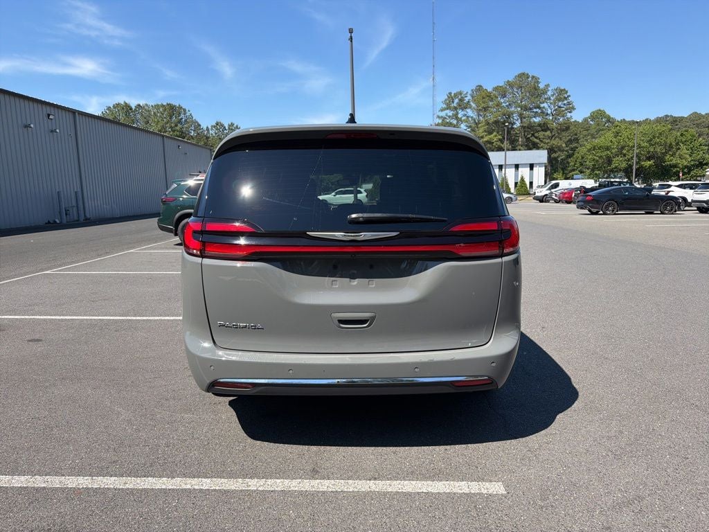 2025 Chrysler Pacifica Select *** ONE OWNER ***
