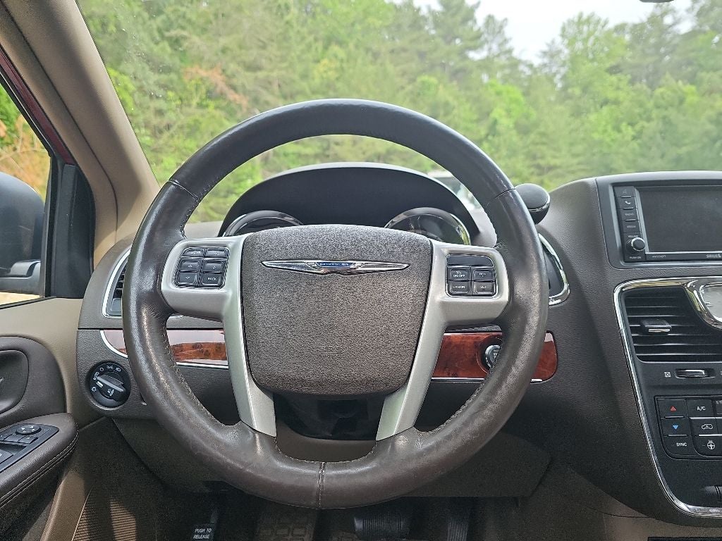 2016 Chrysler Town & Country Touring-L *** CLEAN TRADE ***