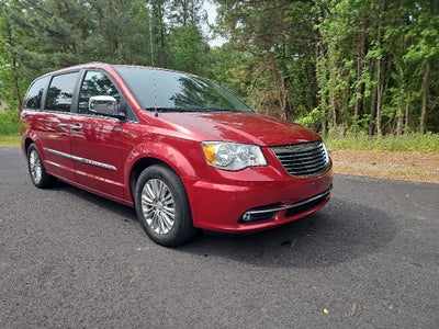 2016 Chrysler Town & Country Touring-L *** CLEAN TRADE ***