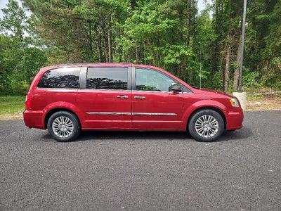 2016 Chrysler Town & Country Touring-L *** CLEAN TRADE ***