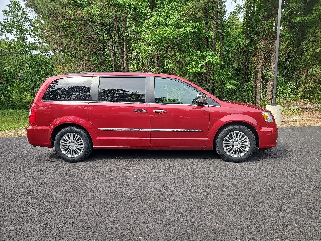 2016 Chrysler Town & Country Touring-L *** CLEAN TRADE ***