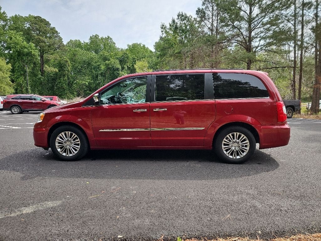2016 Chrysler Town & Country Touring-L *** CLEAN TRADE ***