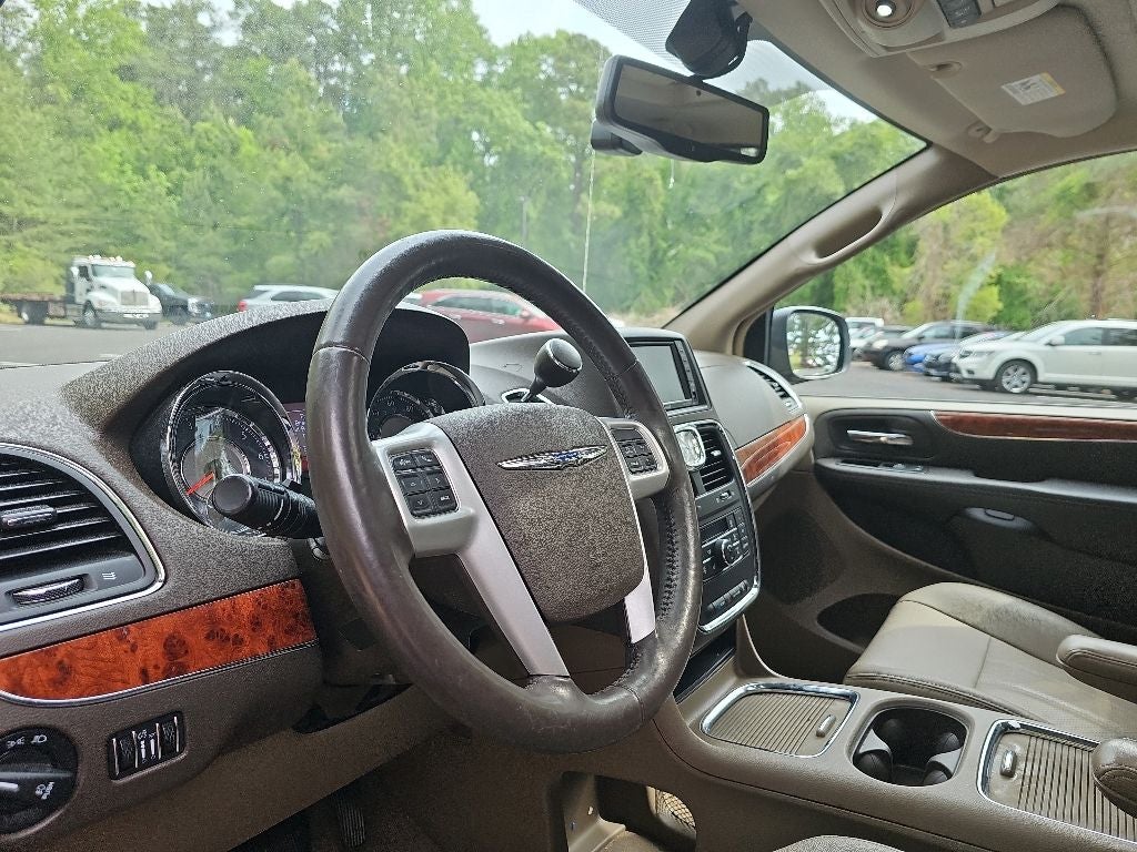 2016 Chrysler Town & Country Touring-L *** CLEAN TRADE ***