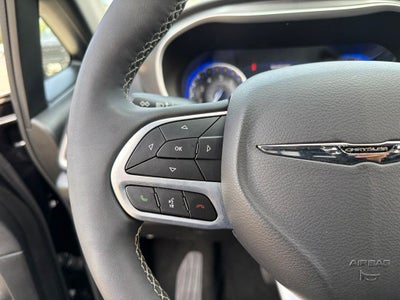 2025 Chrysler Voyager LX *** ONE OWNER ***