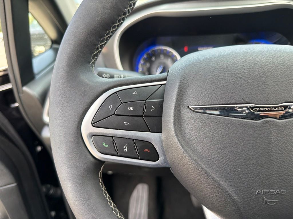 2025 Chrysler Voyager LX *** ONE OWNER ***