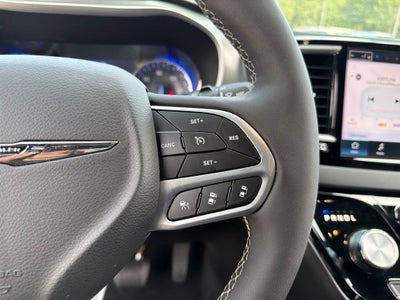 2025 Chrysler Voyager LX *** ONE OWNER ***