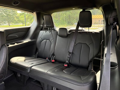2025 Chrysler Voyager LX *** ONE OWNER ***