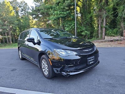 2025 Chrysler Voyager LX *** ONE OWNER ***