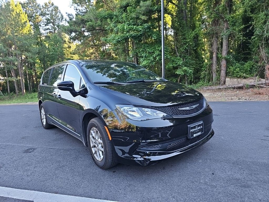 2025 Chrysler Voyager LX *** ONE OWNER ***