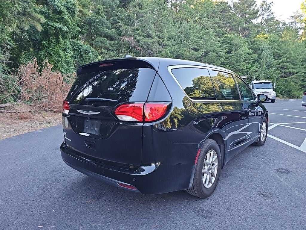 2025 Chrysler Voyager LX *** ONE OWNER ***