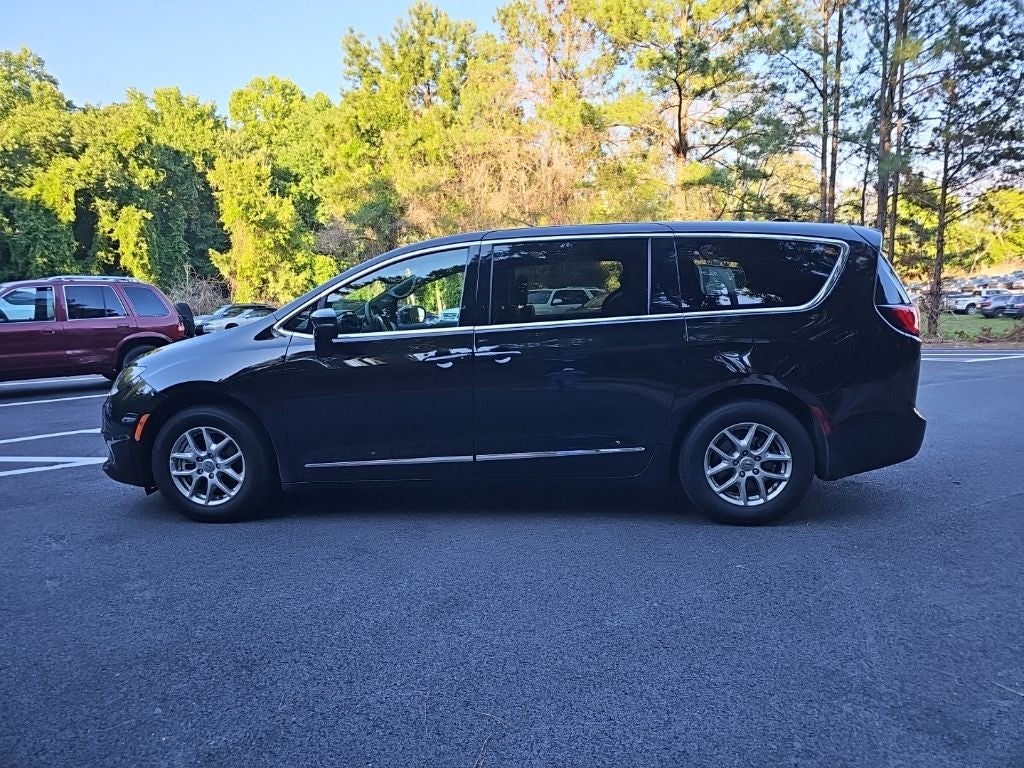 2025 Chrysler Voyager LX *** ONE OWNER ***