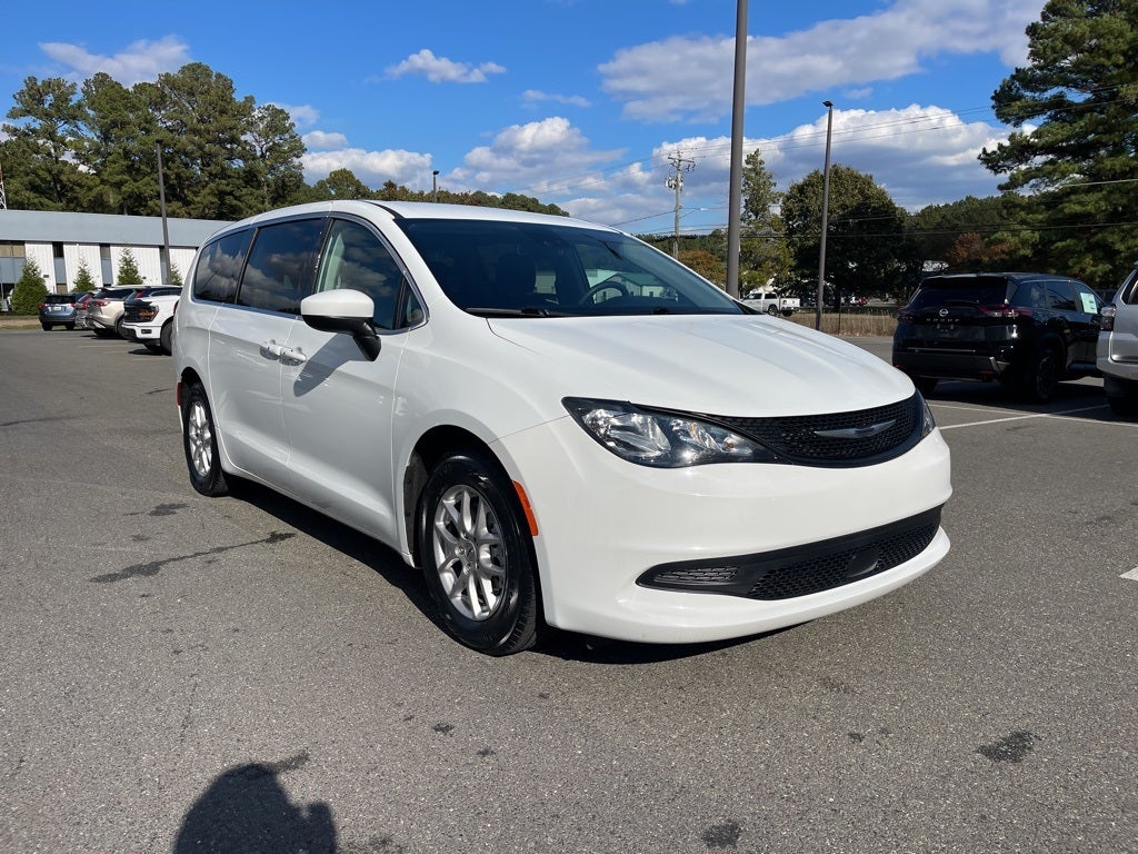 2023 Chrysler Voyager LX
