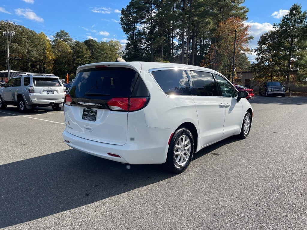2023 Chrysler Voyager LX