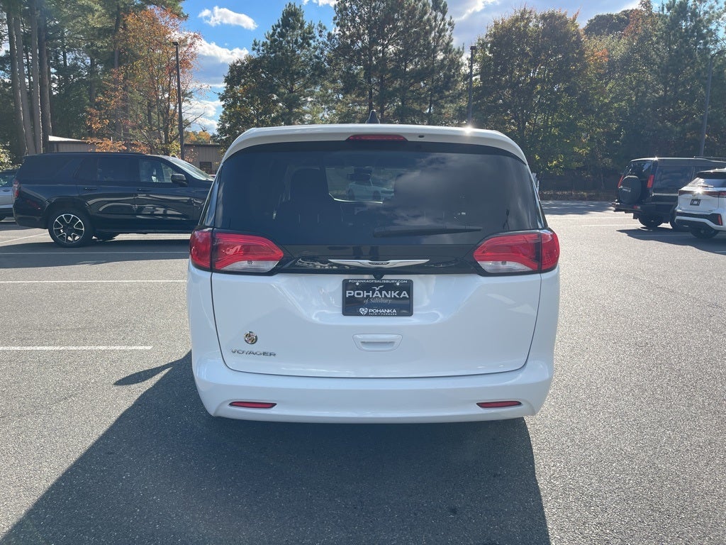 2023 Chrysler Voyager LX