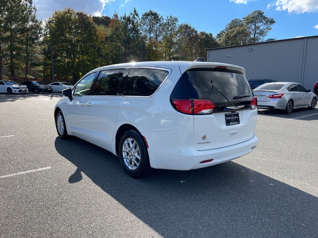 2023 Chrysler Voyager LX