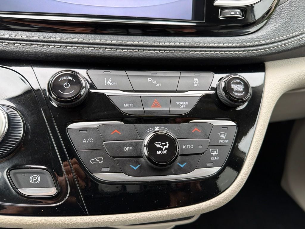 2024 Chrysler Pacifica Hybrid Select