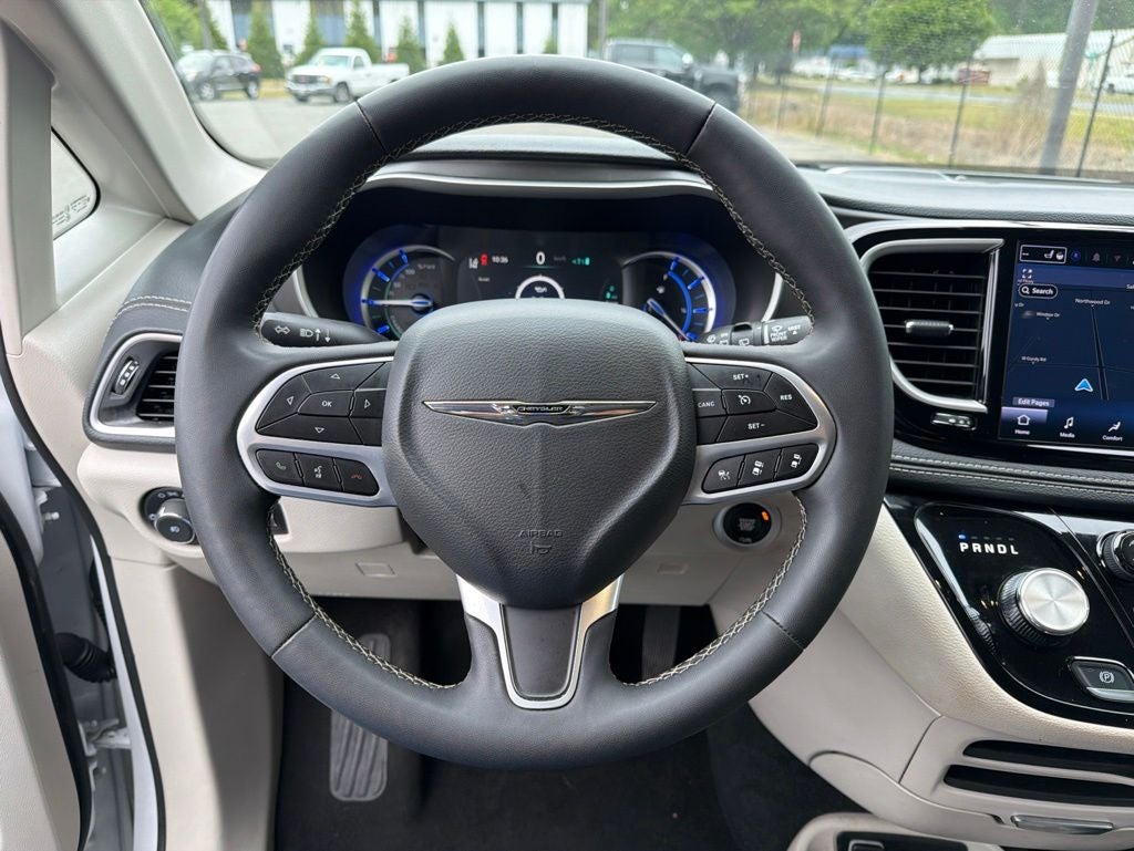2024 Chrysler Pacifica Hybrid Select