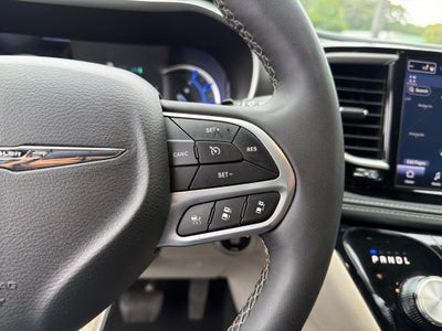 2024 Chrysler Pacifica Hybrid Select