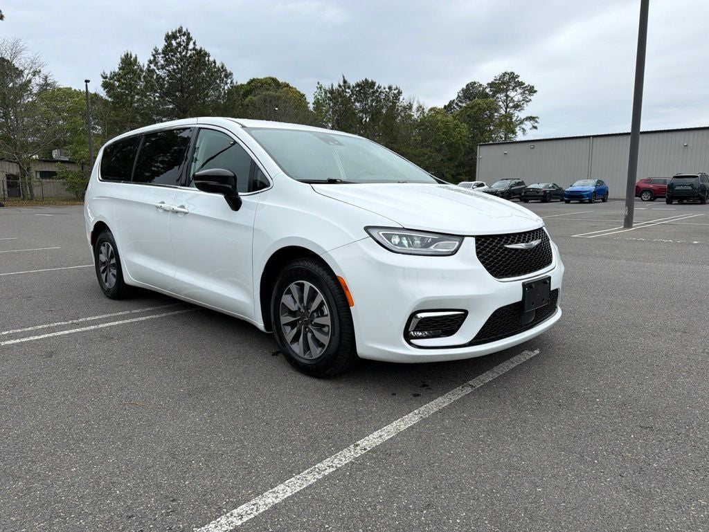 2024 Chrysler Pacifica Hybrid Select