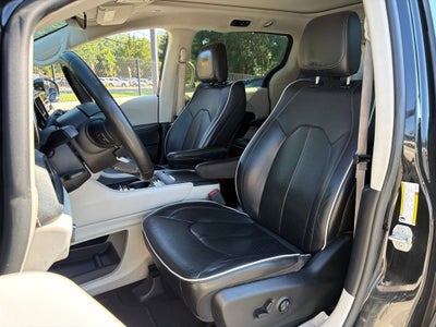 2023 Chrysler Pacifica Hybrid Limited