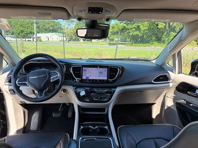 2023 Chrysler Pacifica Hybrid Limited