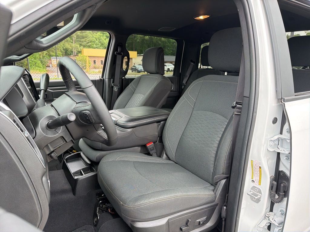 2025 RAM 2500 Big Horn *** LIFTED AND LEVELED ** 35" TIRES ***