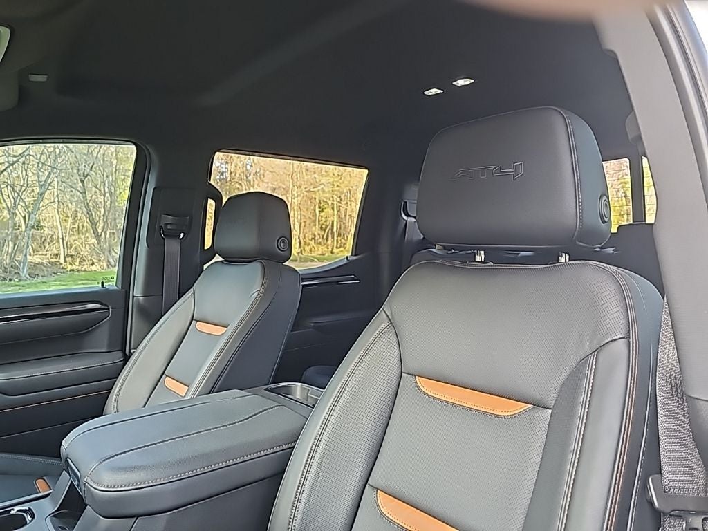 2025 GMC Sierra 1500 AT4 *** ONE OWNER ** LOW MILES ****