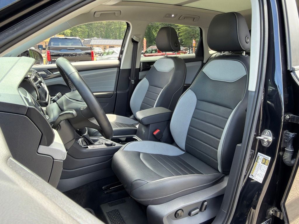 2024 Volkswagen Taos 1.5T SEL *** ONE OWNER ** CLEAN TRADE ***