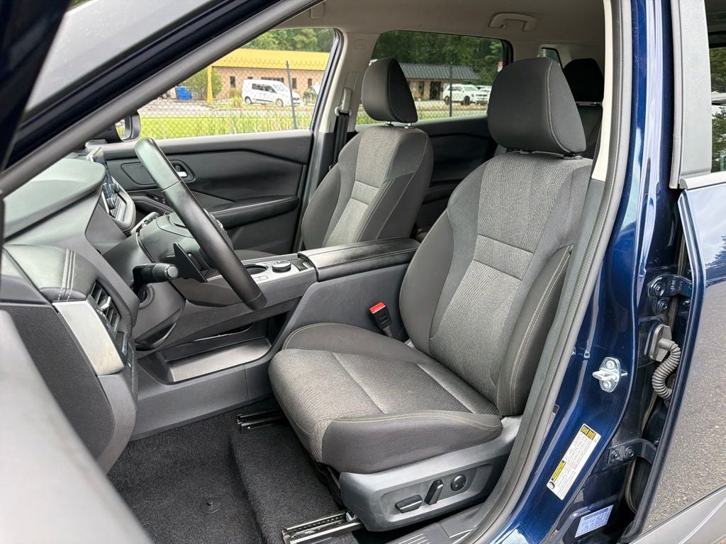 2025 Nissan Rogue SV *** ONE OWNER ***