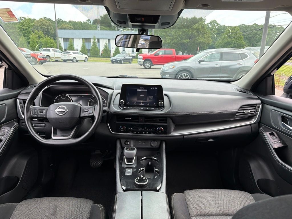 2025 Nissan Rogue SV *** ONE OWNER ***