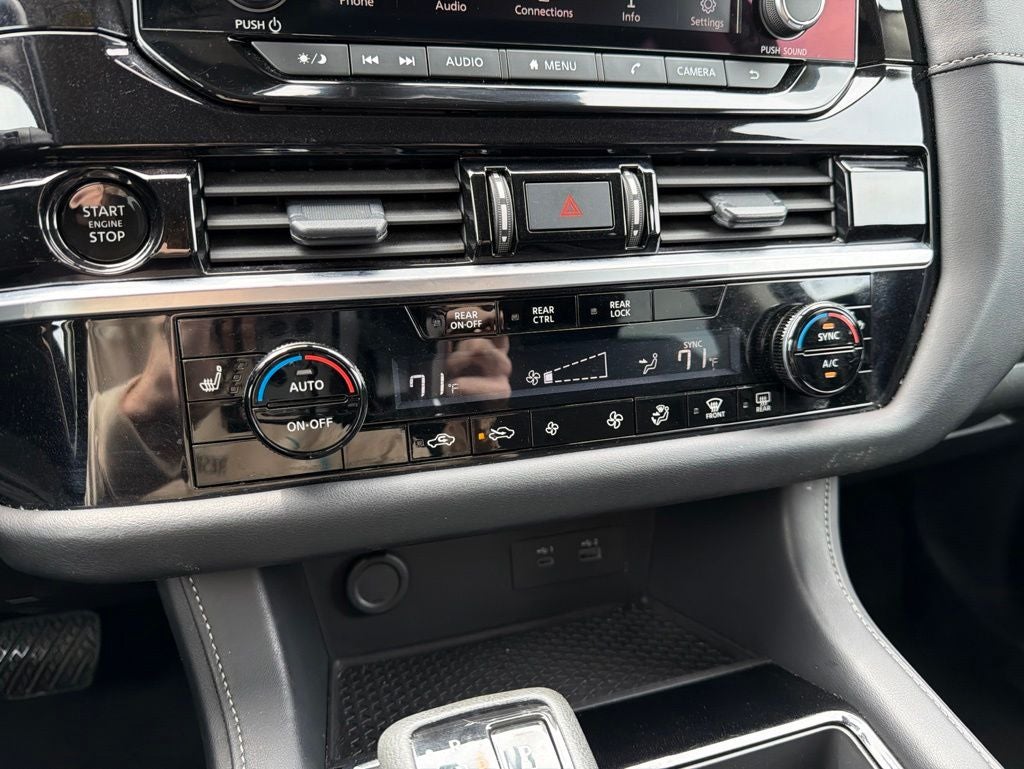 2025 Nissan Pathfinder SV