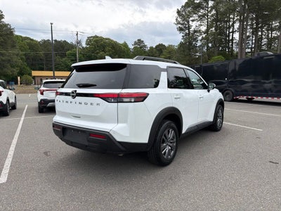 2025 Nissan Pathfinder SV