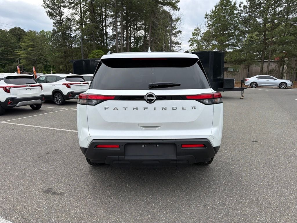2025 Nissan Pathfinder SV