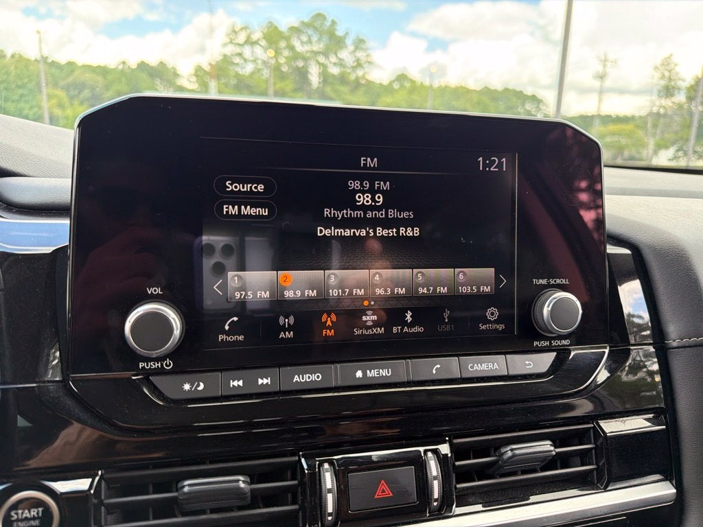 2024 Nissan Pathfinder SV