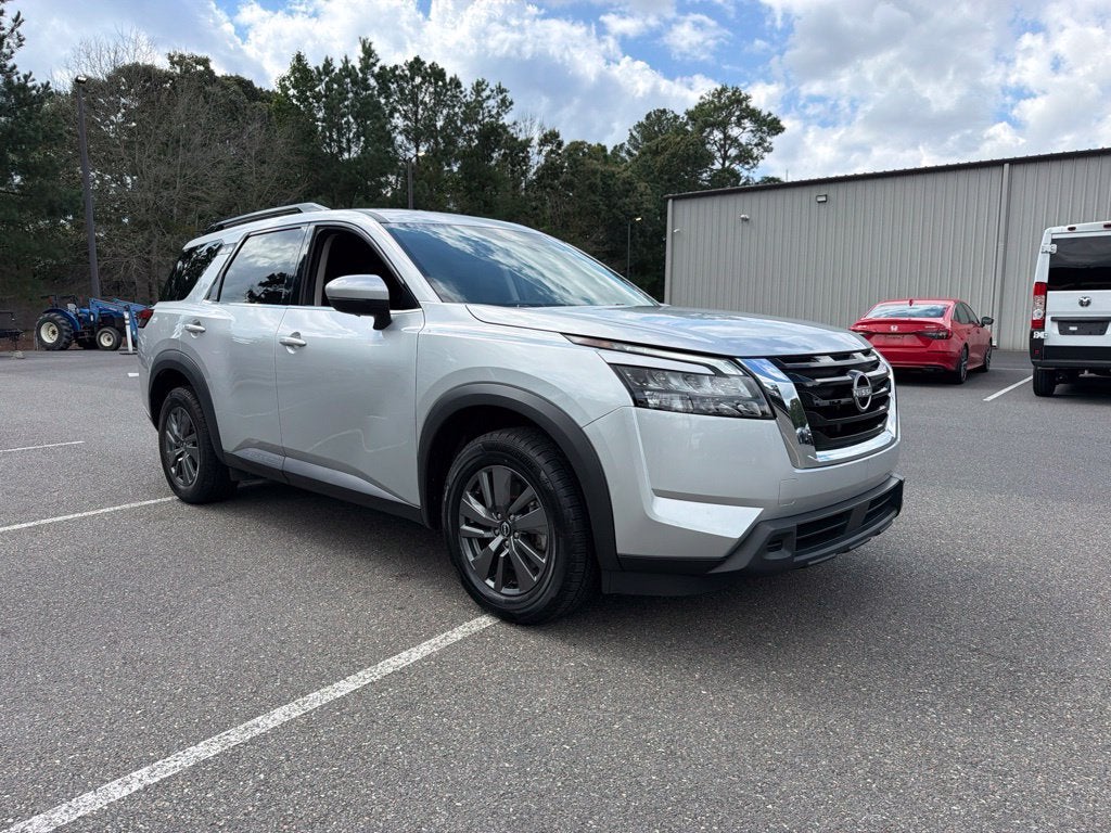 2024 Nissan Pathfinder SV