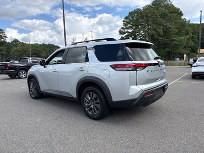 2024 Nissan Pathfinder SV