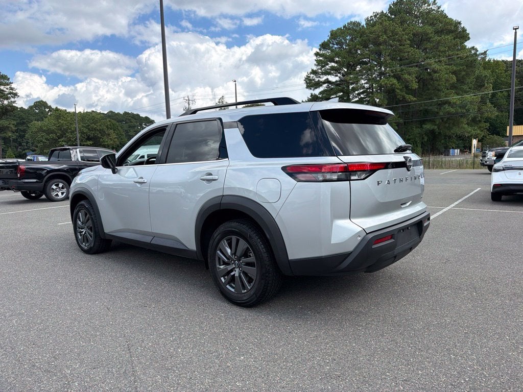 2024 Nissan Pathfinder SV
