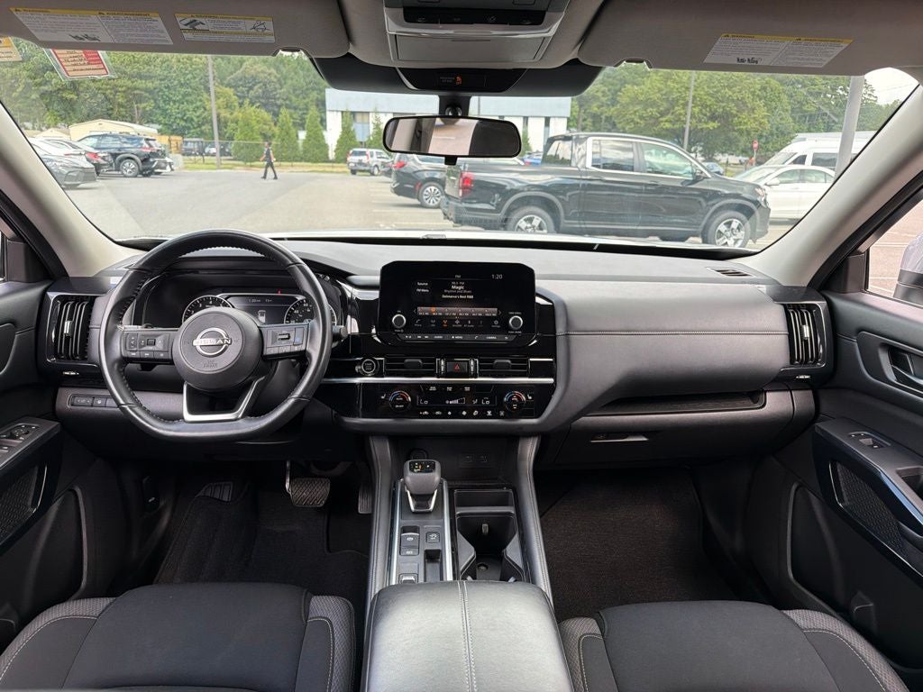 2024 Nissan Pathfinder SV