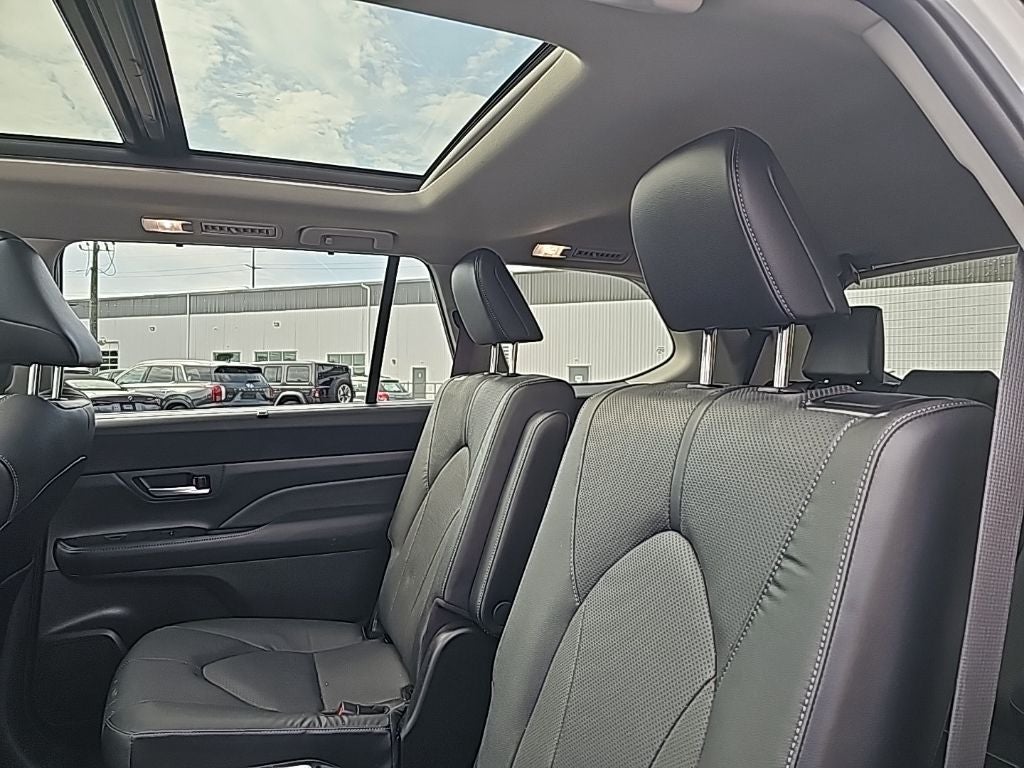 2024 Toyota Grand Highlander Limited *** OWNER ** LOW MILES ***