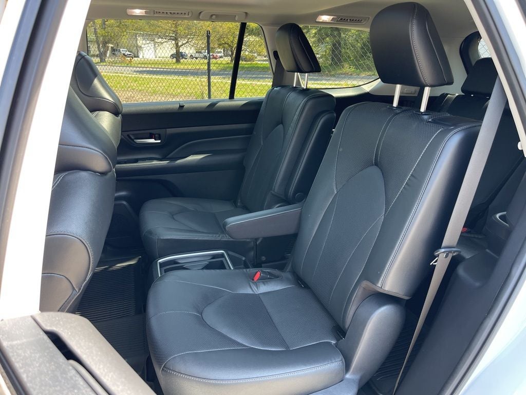 2024 Toyota Grand Highlander Limited *** OWNER ** LOW MILES ***