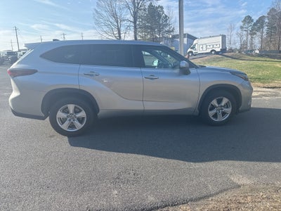 2024 Toyota Highlander LE