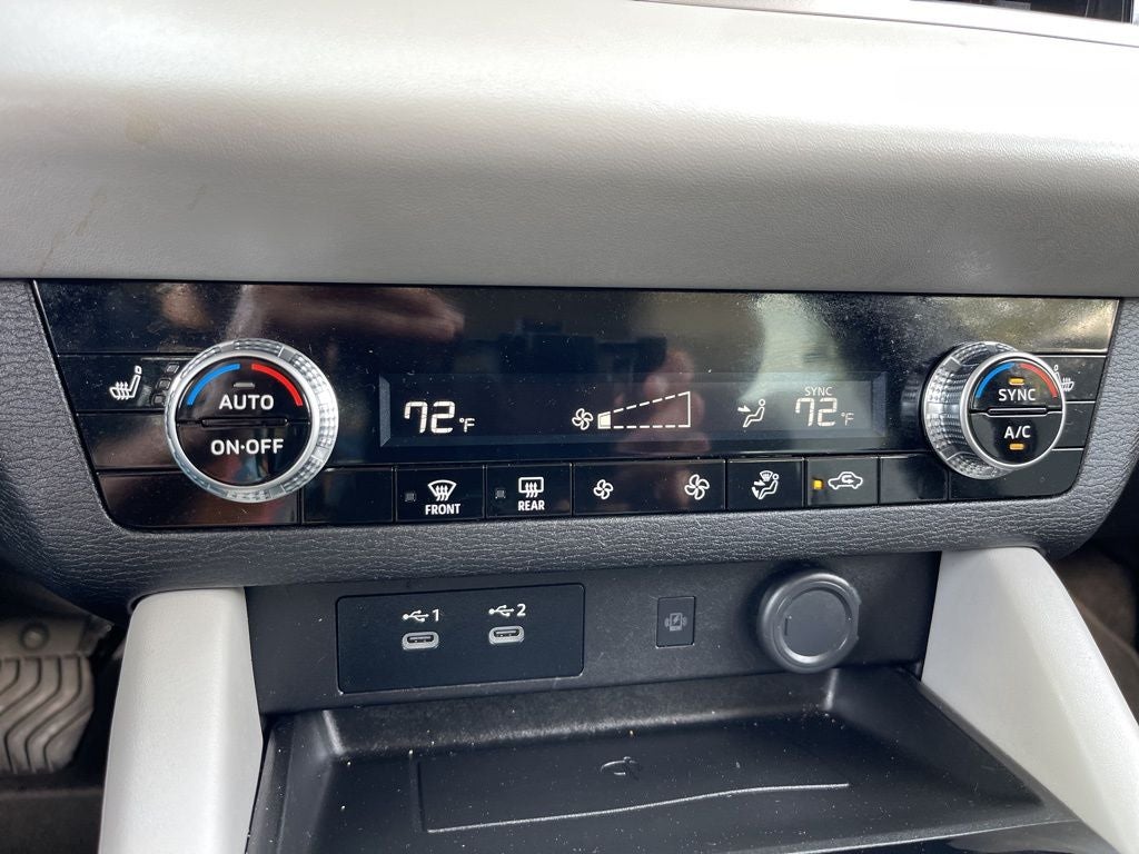 2025 Mitsubishi Outlander SE **** ONE OWNER ****