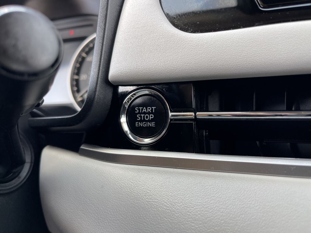 2025 Mitsubishi Outlander SE **** ONE OWNER ****