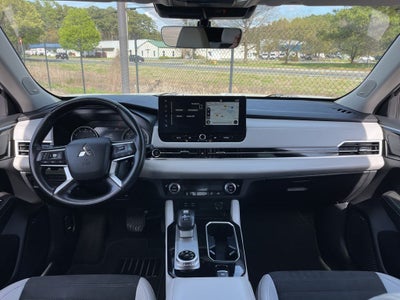 2025 Mitsubishi Outlander SE **** ONE OWNER ****