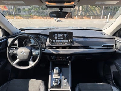 2024 Mitsubishi Outlander SE *** ONE OWNER ***