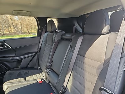 2025 Mitsubishi Outlander SE *** ONE OWNER ***