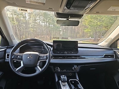 2025 Mitsubishi Outlander SE *** ONE OWNER ***
