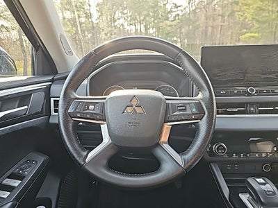 2025 Mitsubishi Outlander SE *** ONE OWNER ***