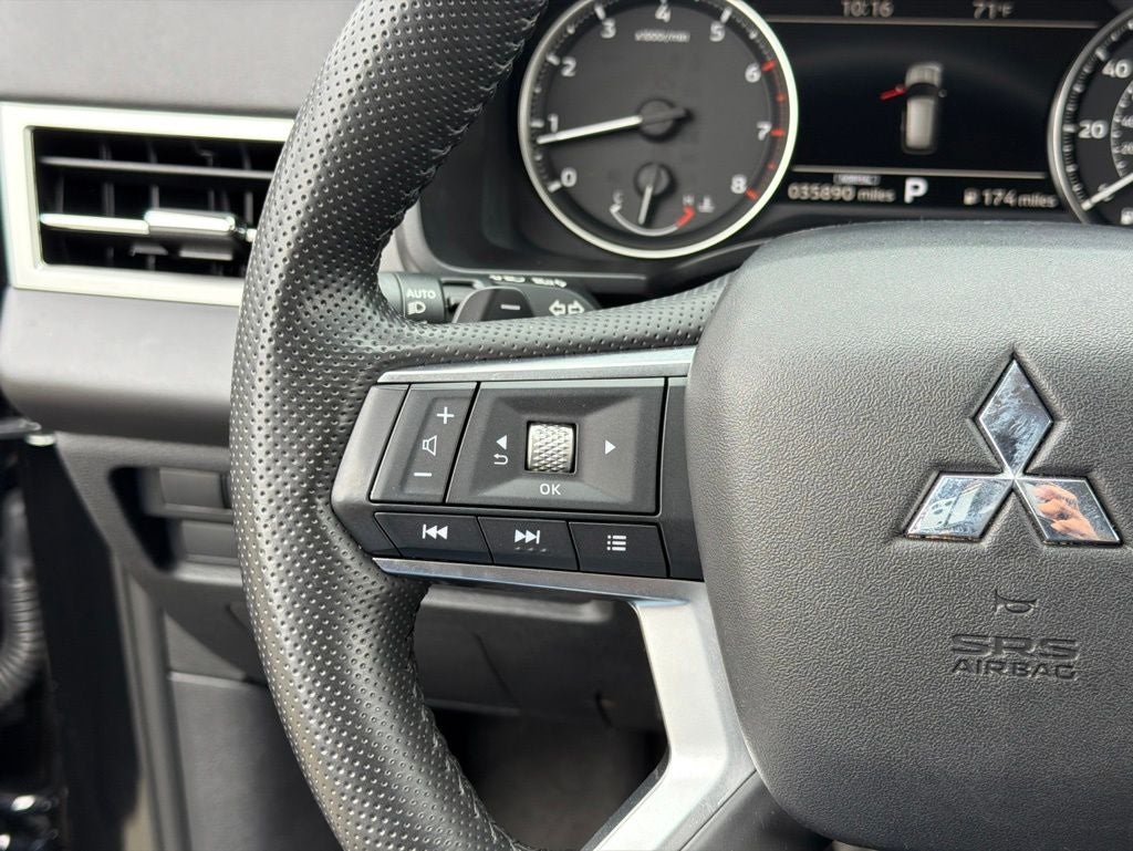 2025 Mitsubishi Outlander SE *** THREE ROW SUV ***