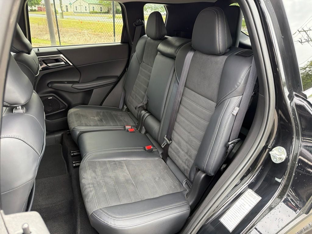 2025 Mitsubishi Outlander SE *** THREE ROW SUV ***